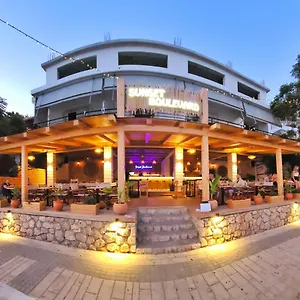 sunset-boulevard-rooms.albaniahotels.org/
